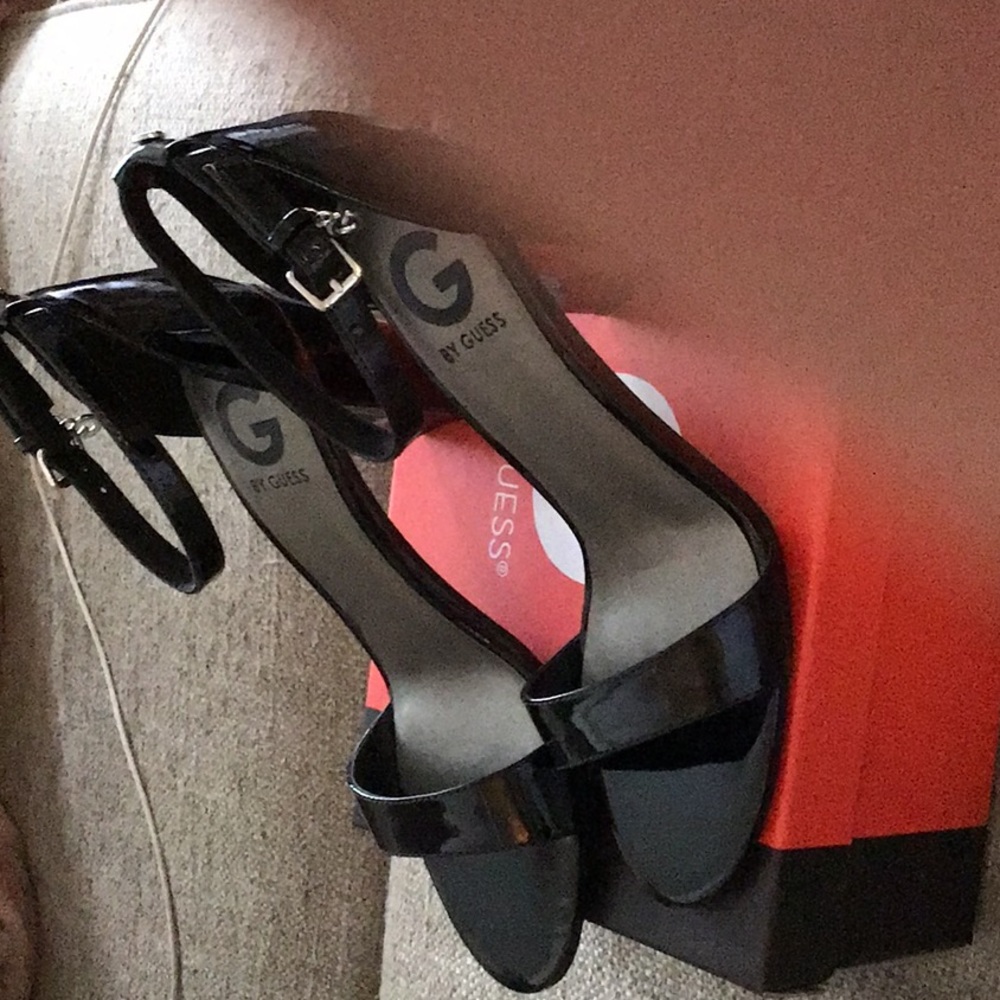 Guess shoes 7.5